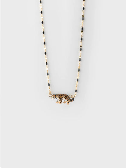Collana di perle e leopardo