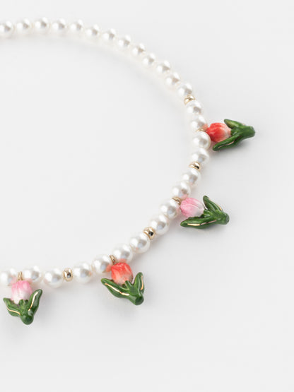 Tulip and pearl necklace