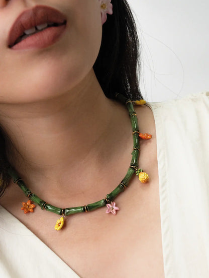 Collier perles et fleur de lys tigrée