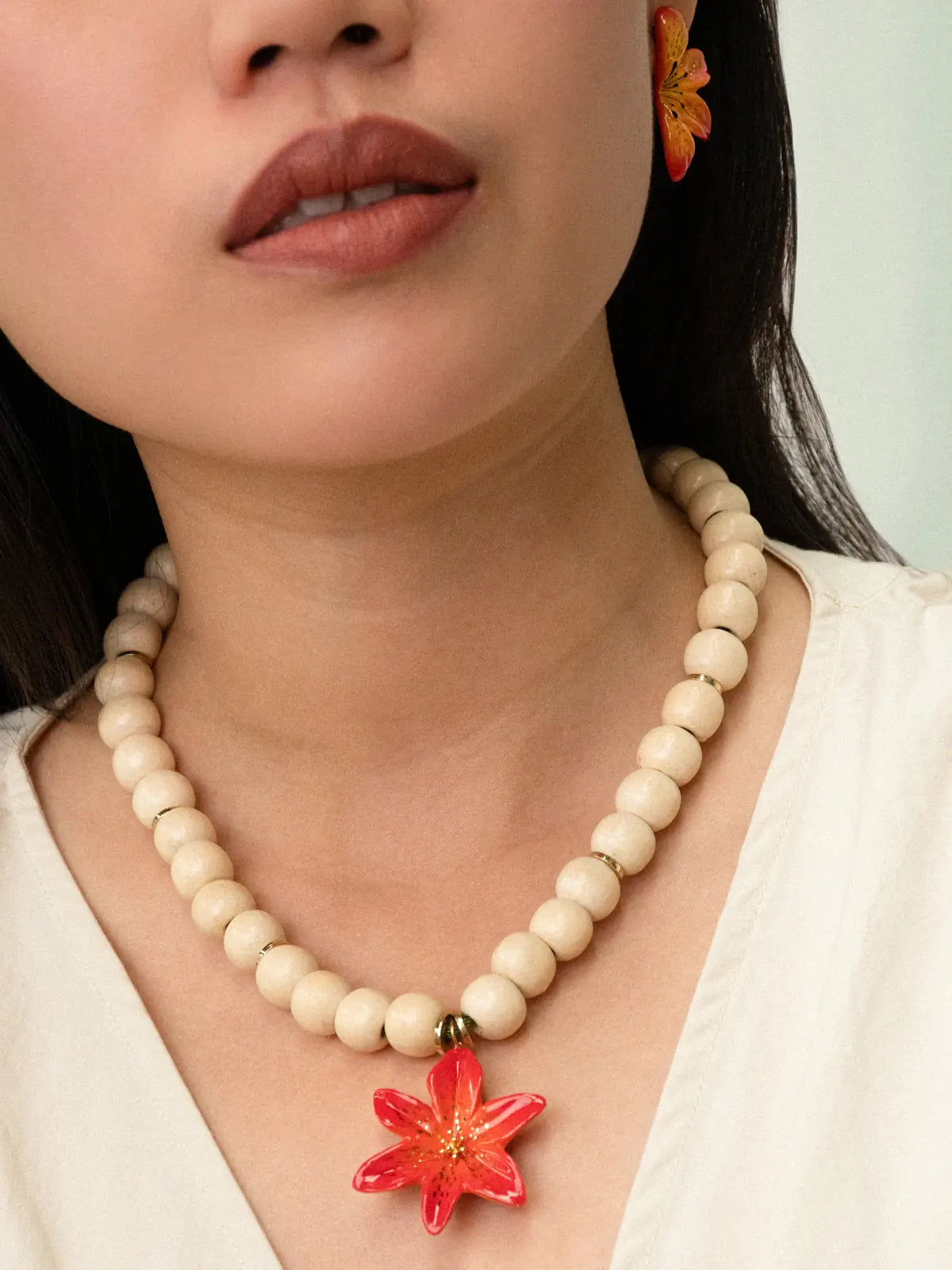 Collier perles et fleur de lys tigrée