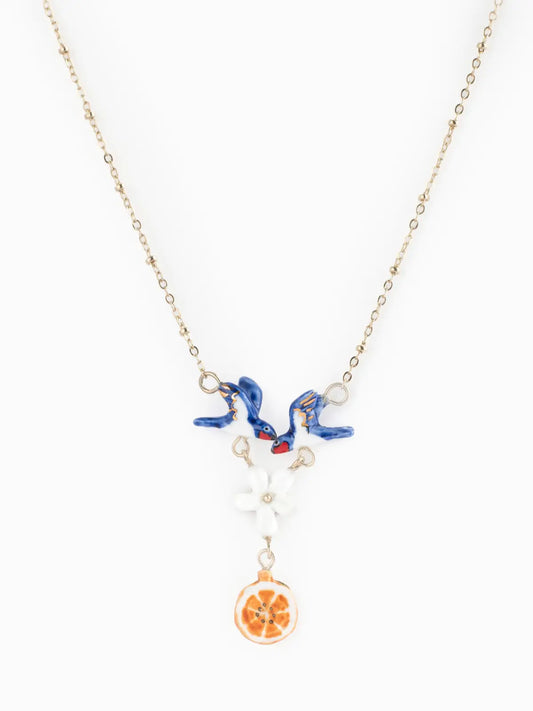 Collana con una coppia di rondini, un fiore e un'arancia