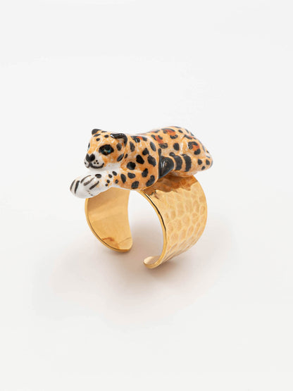 Bague martelée léopard couché