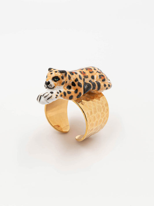 Bague martelée léopard couché