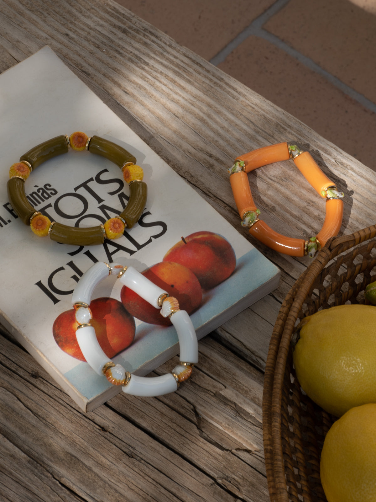 Bracelet perles blanches coquillage