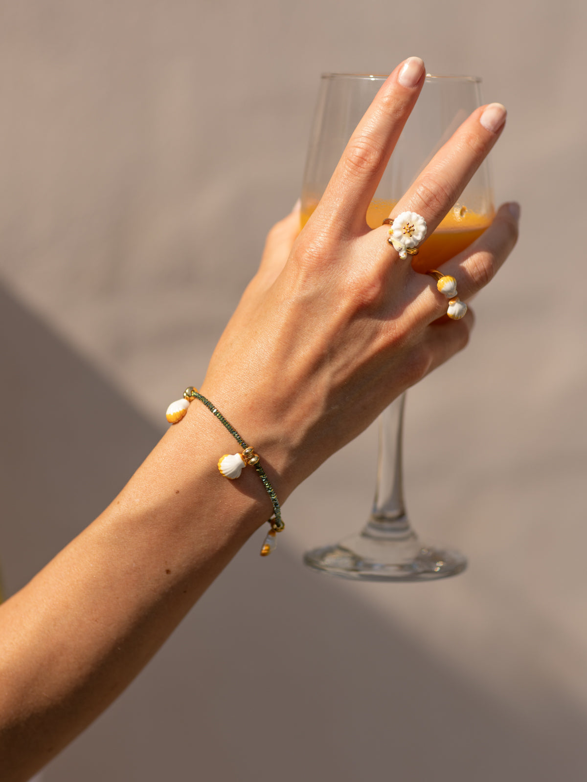 Bracelet perles d'hématite coquillage