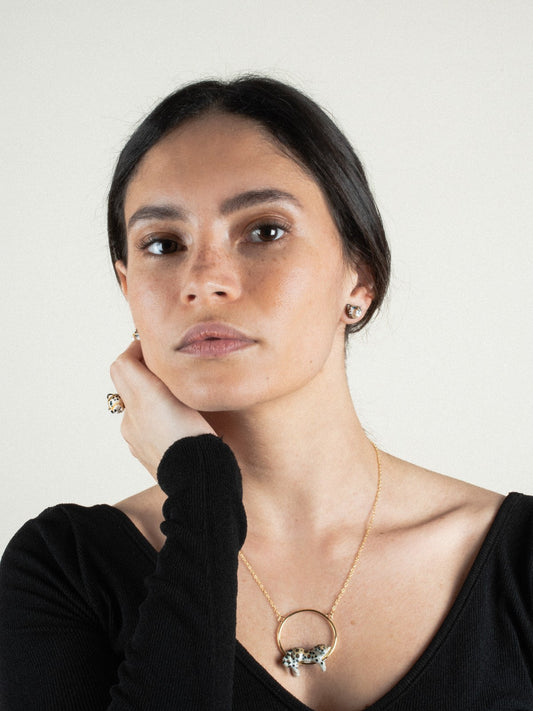 Collier leopard animal porcelaine peint à la main