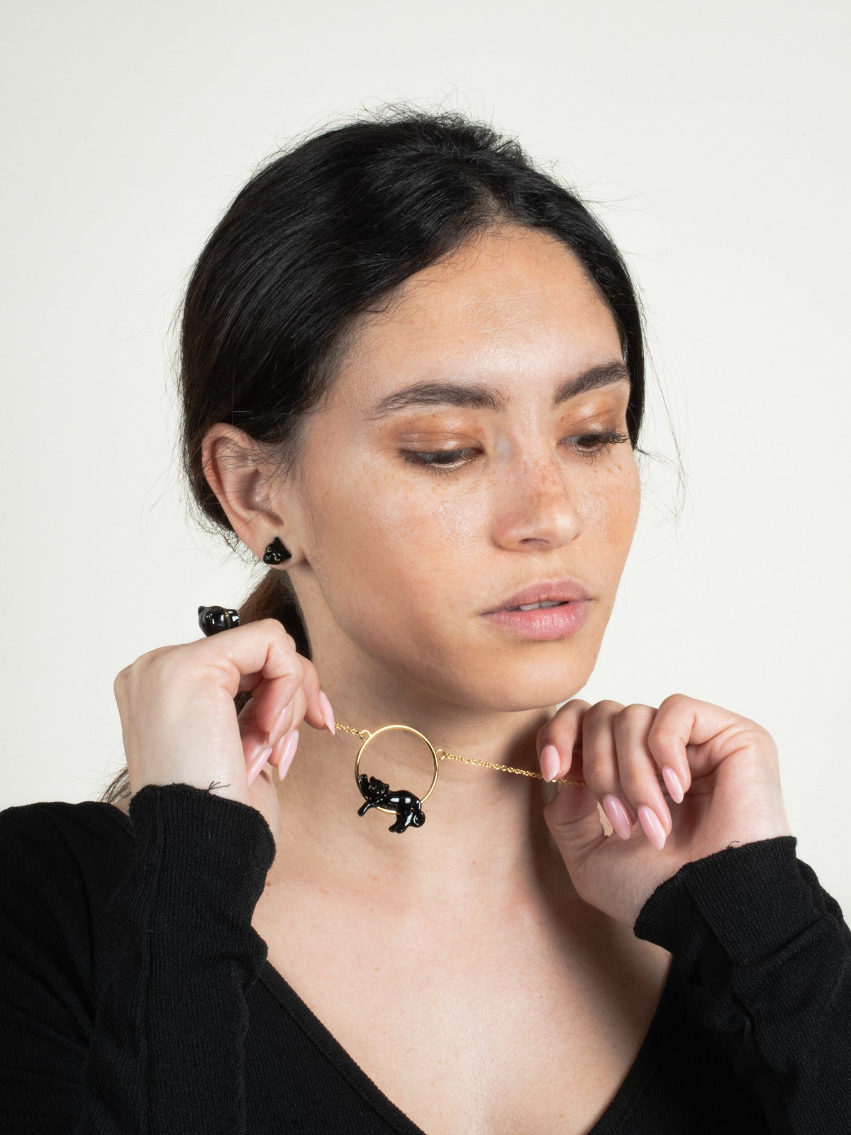 Collier leopard animal porcelain peint a la main