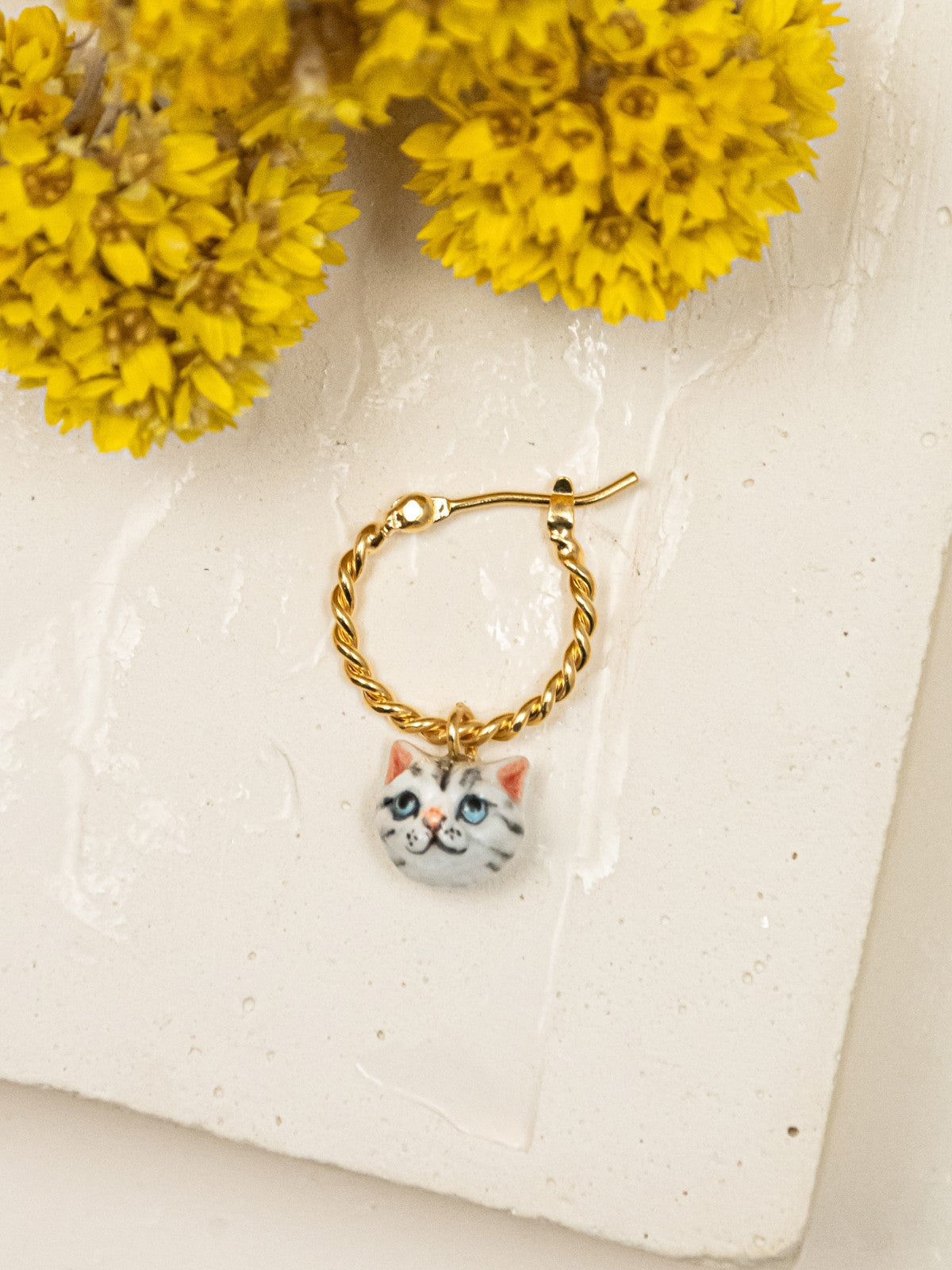 mini créole dorée tête de chat gris charms pampille