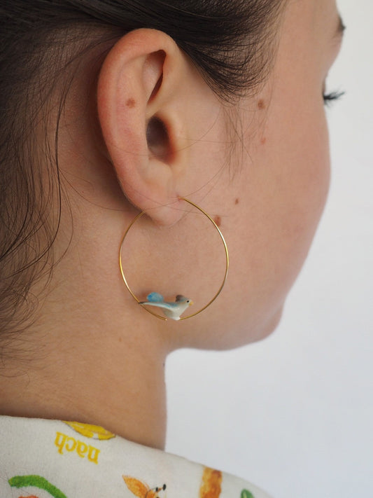 Petites créoles dorées colombe blanche porcelaine