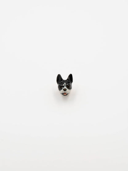 bijou pin's animal bouledogue peint à la main en porcelaine